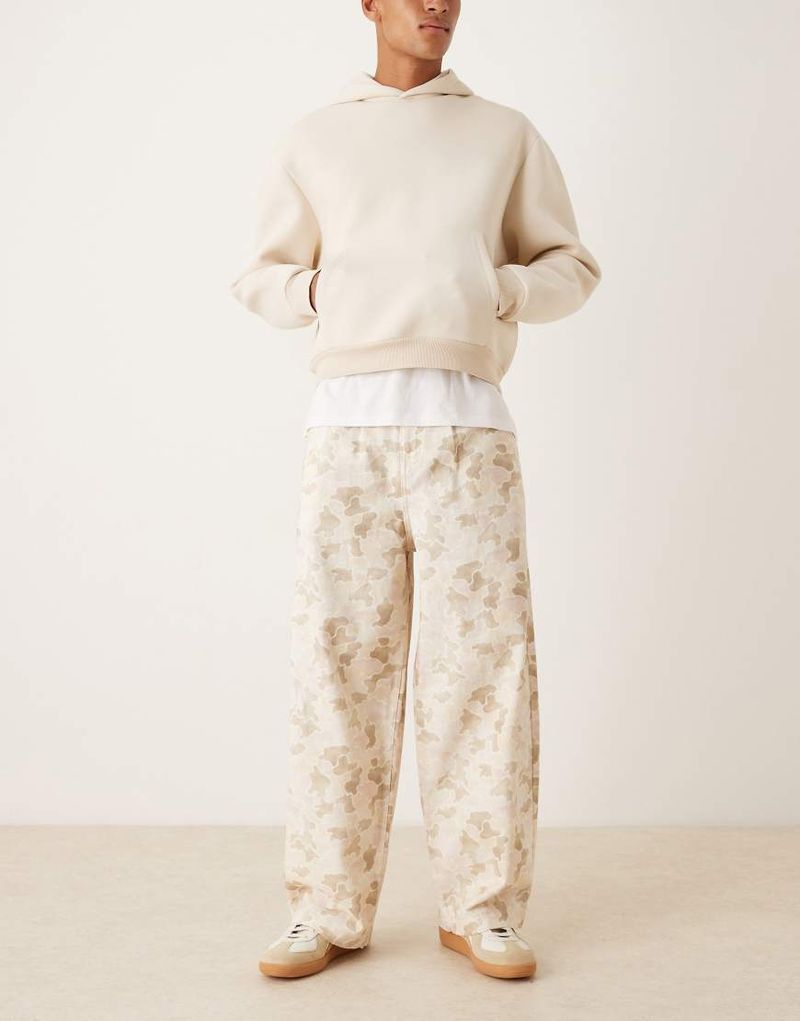 Weite Oversize-Hose mit Bundfalten und Military-Muster-Bunt Bunt 54