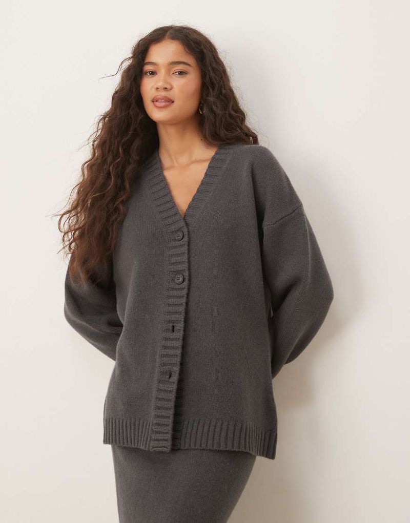 Taillierte Longline-Strickjacke aus hochwertiger Lammwolle in Anthrazit, Kombiteil-Grau Grau L