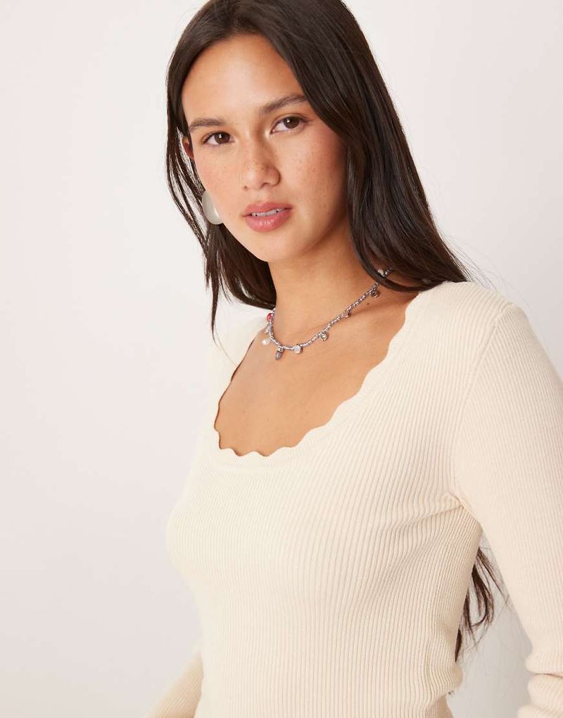 Top manches longues à bords festonnés - Beige-Neutre L