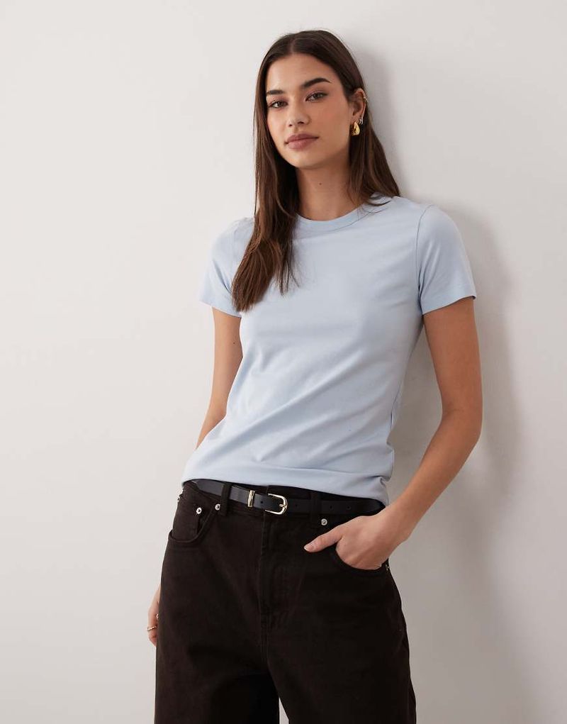 T-Shirt in Hellblau in regulärer Passform Blau 38