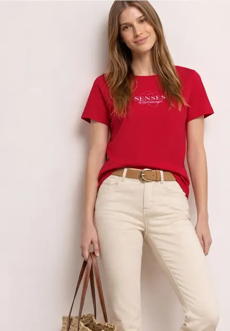T-Shirt mit Rundhals und Wording Artwork female Rot