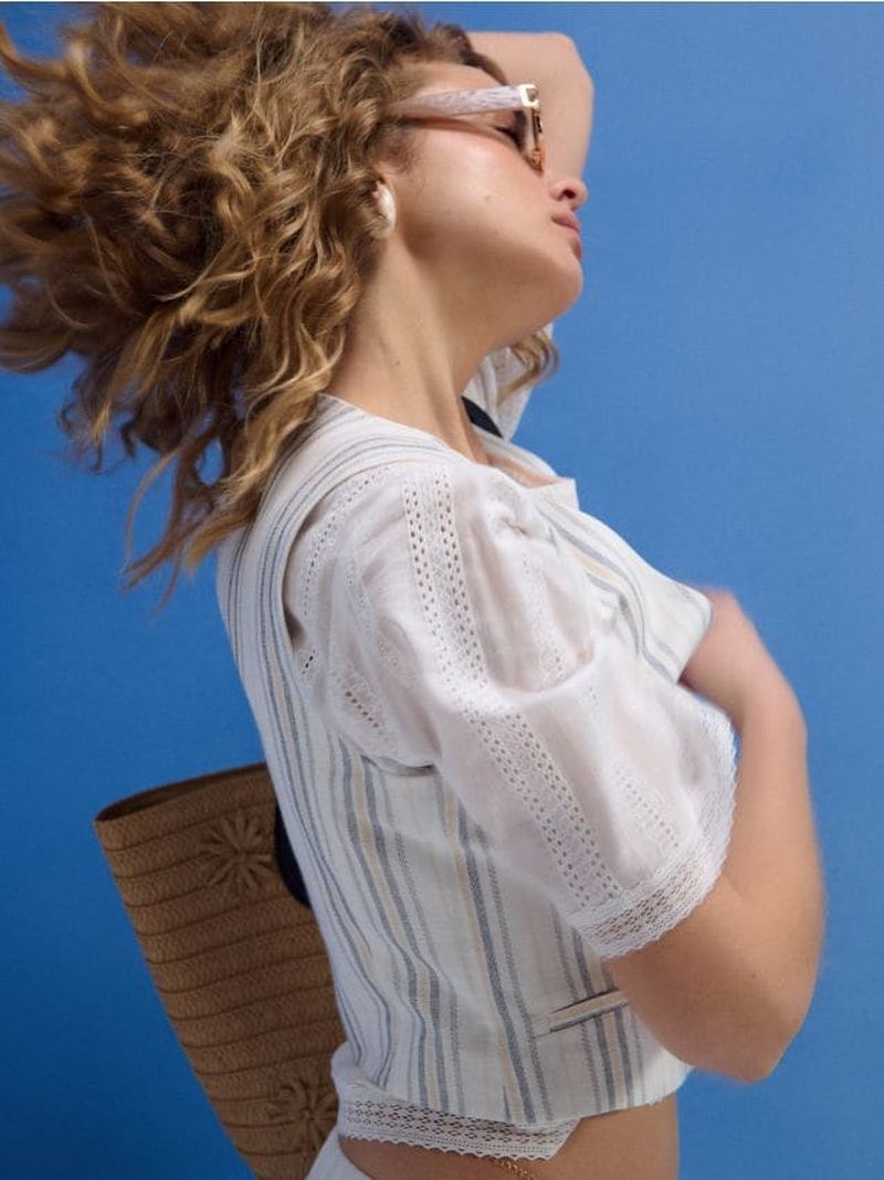 Camicia-blusa in cotone con maniche corte e motivo ajour - bianco