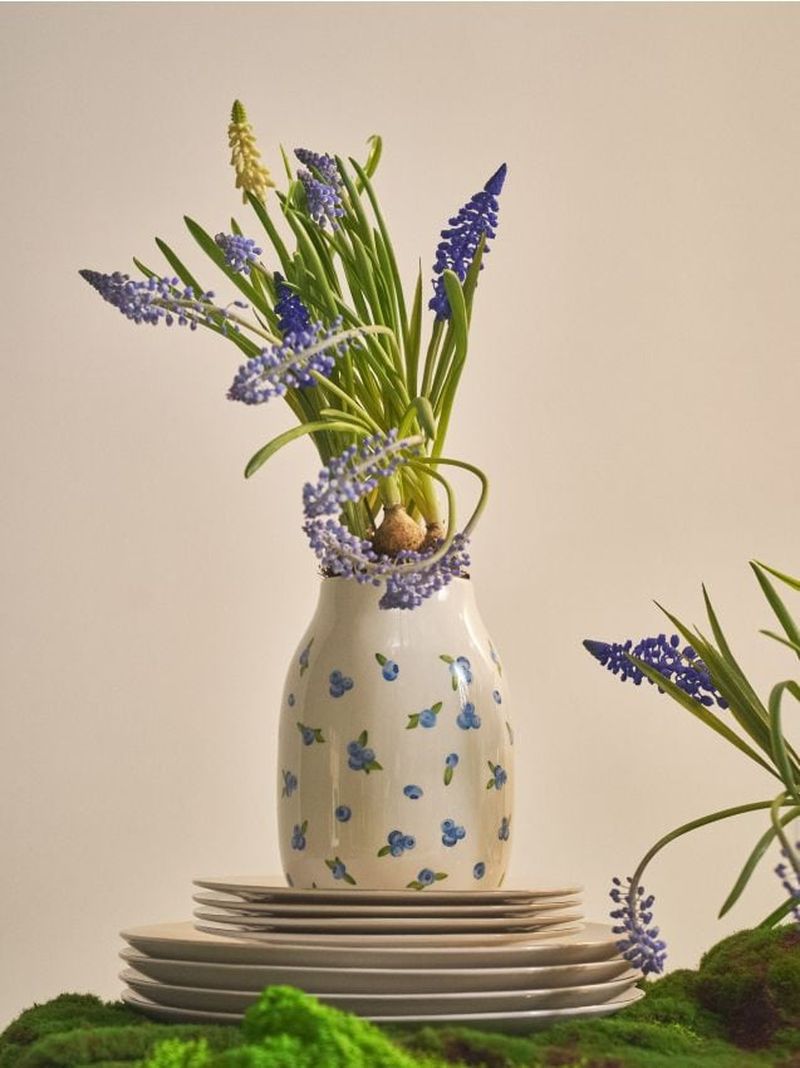 Vaso decorativo con motivo di mirtilli - blu pallido