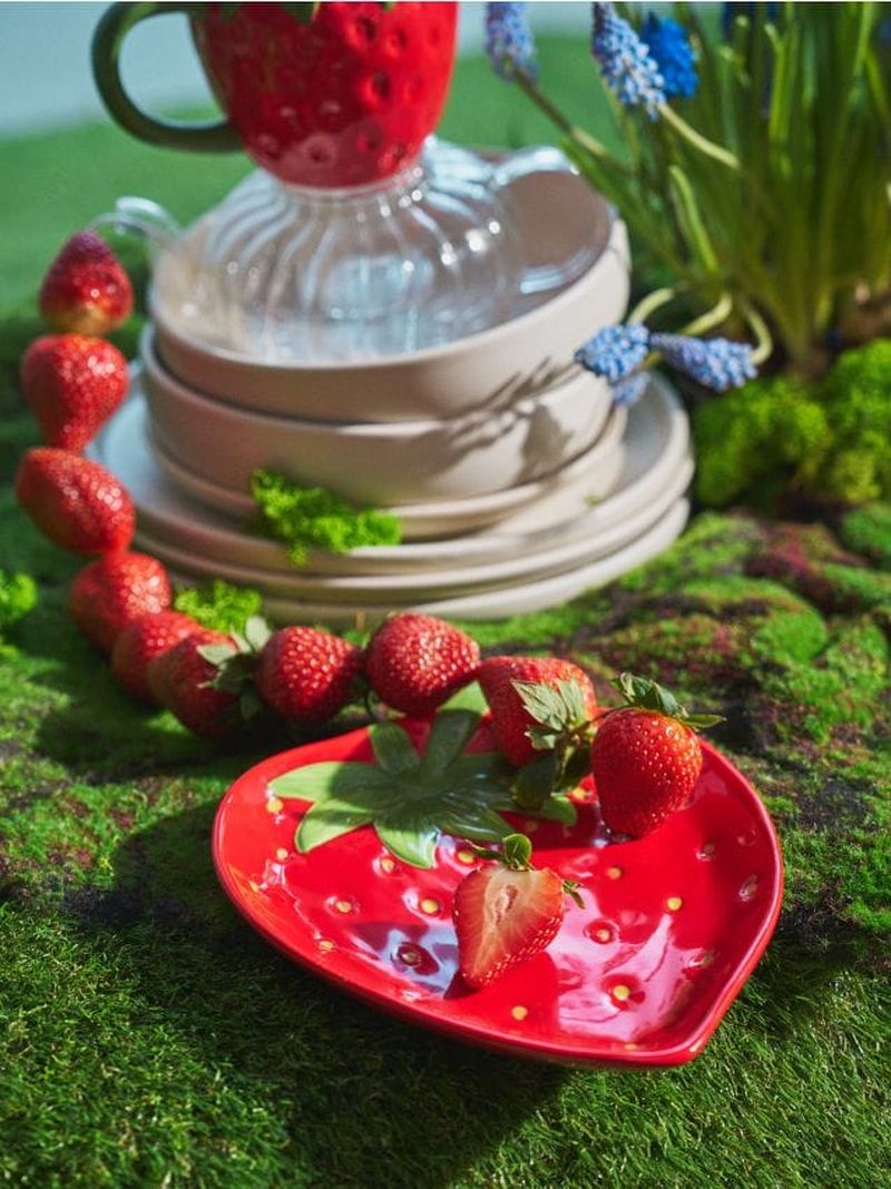 Vassoio da portata in ceramica a forma di fragola - rosso